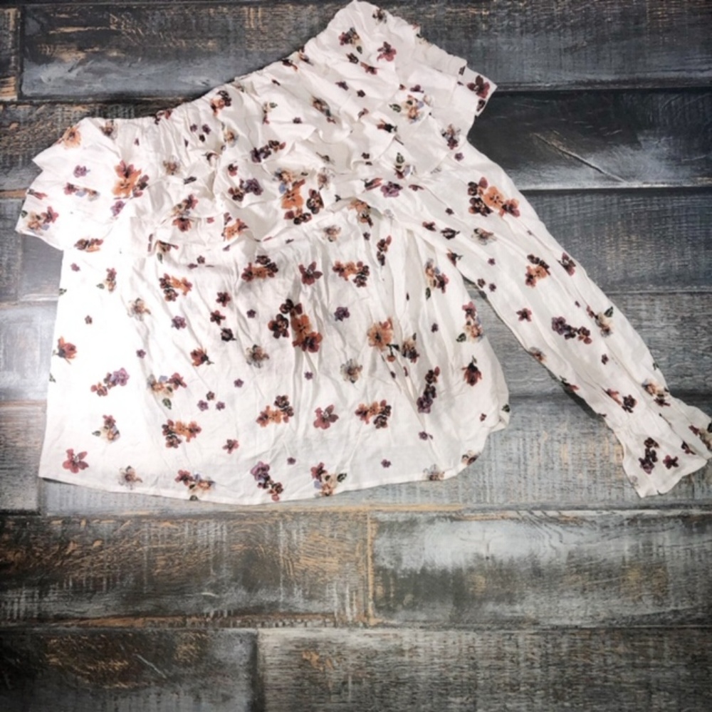 Lizard Thicket Grace off the shoulder top